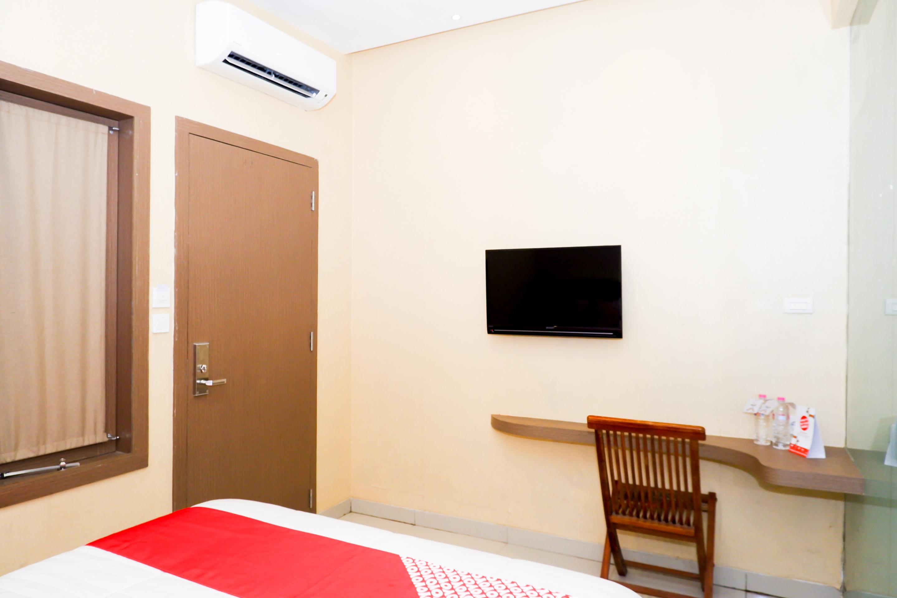 Hotel Oyo 379 Grand Mundu Semarang Esterno foto
