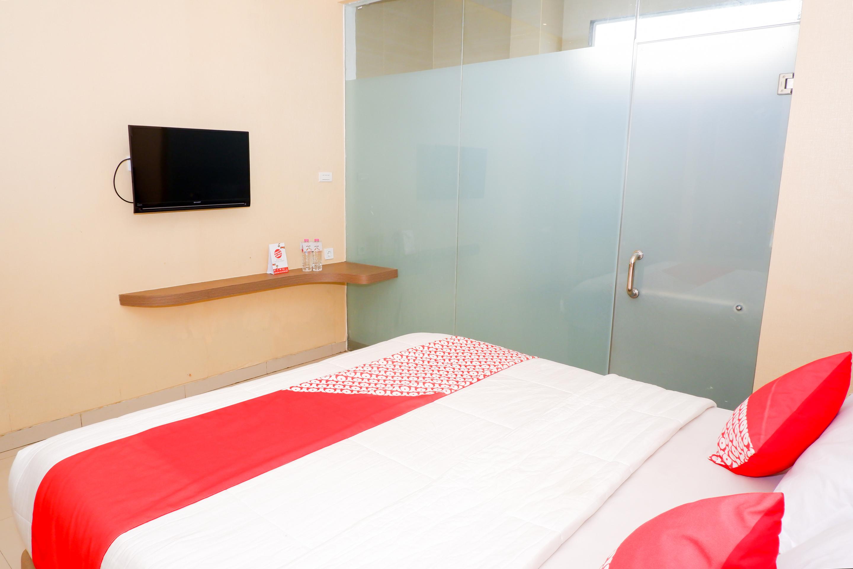 Hotel Oyo 379 Grand Mundu Semarang Esterno foto