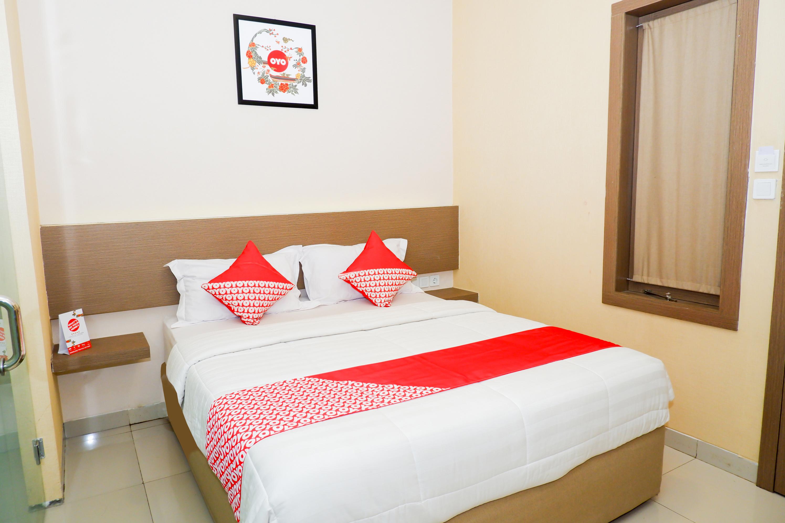 Hotel Oyo 379 Grand Mundu Semarang Esterno foto