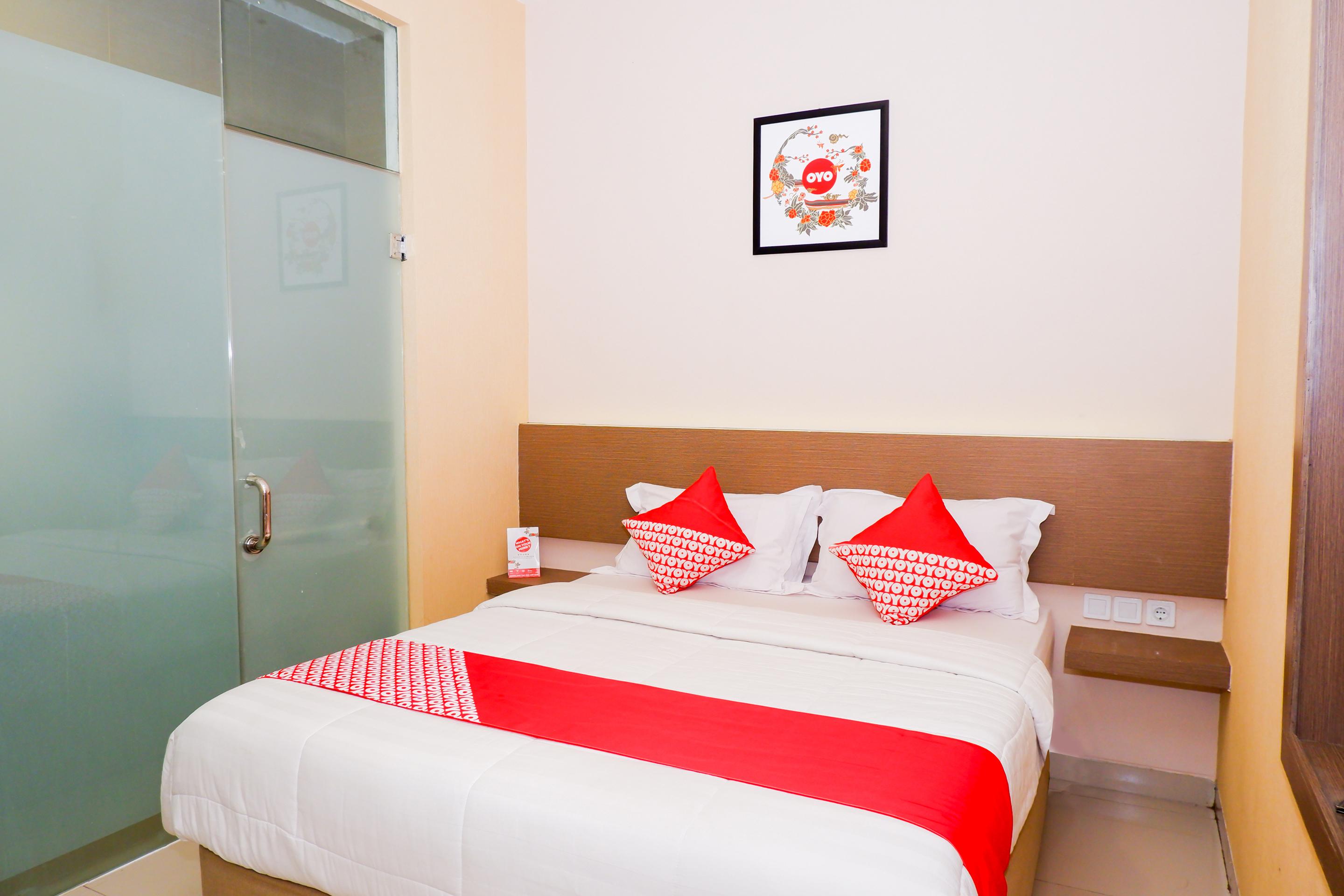 Hotel Oyo 379 Grand Mundu Semarang Esterno foto