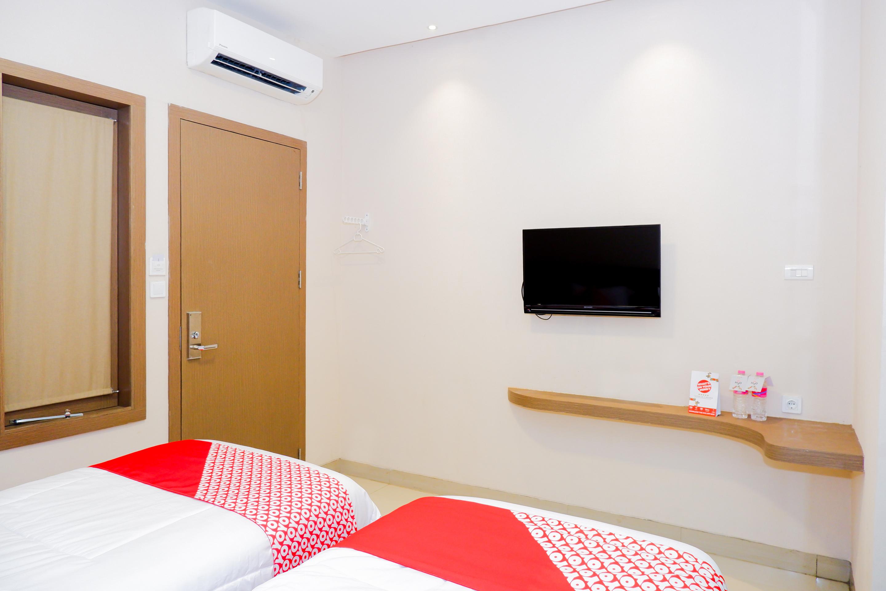 Hotel Oyo 379 Grand Mundu Semarang Esterno foto