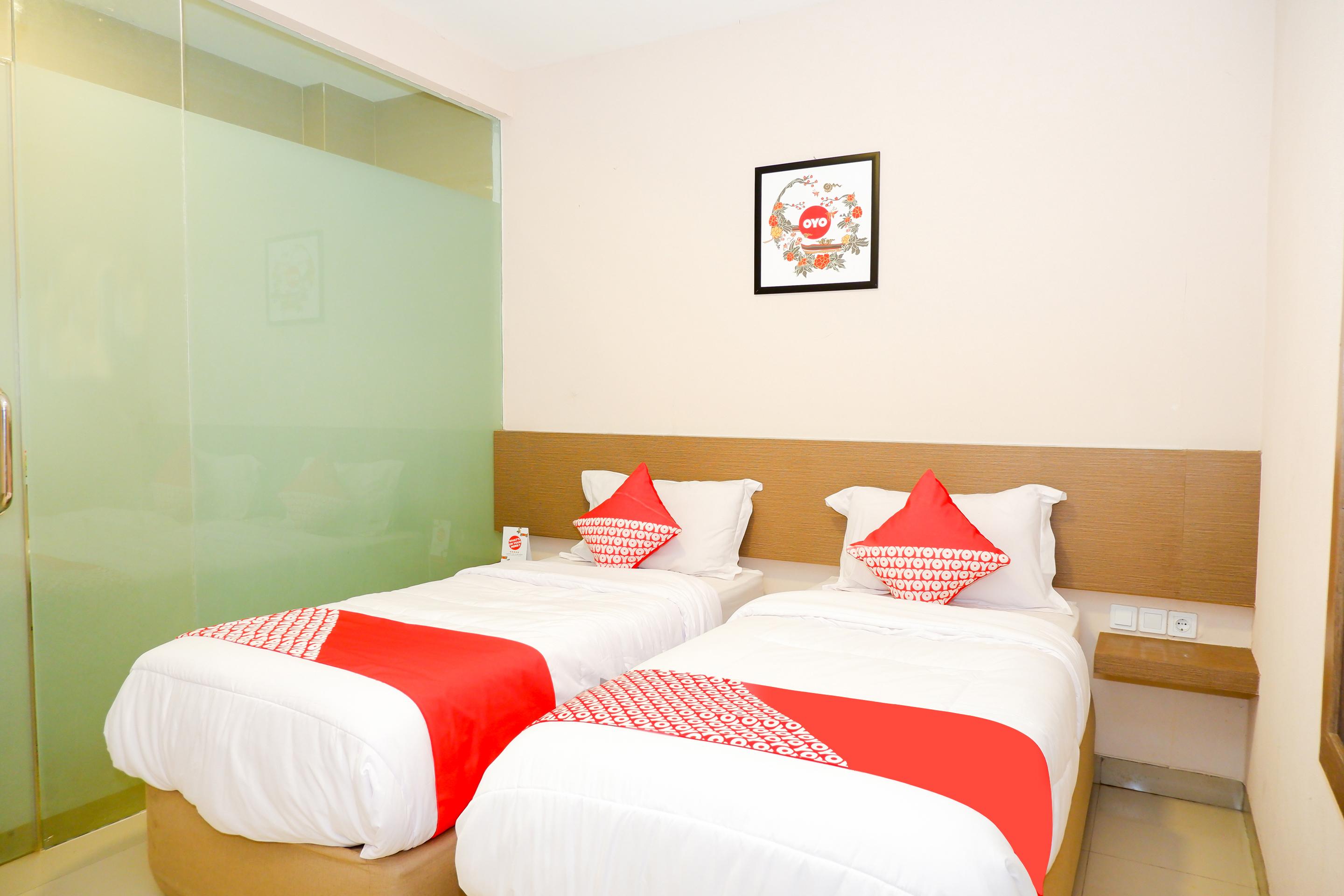 Hotel Oyo 379 Grand Mundu Semarang Esterno foto