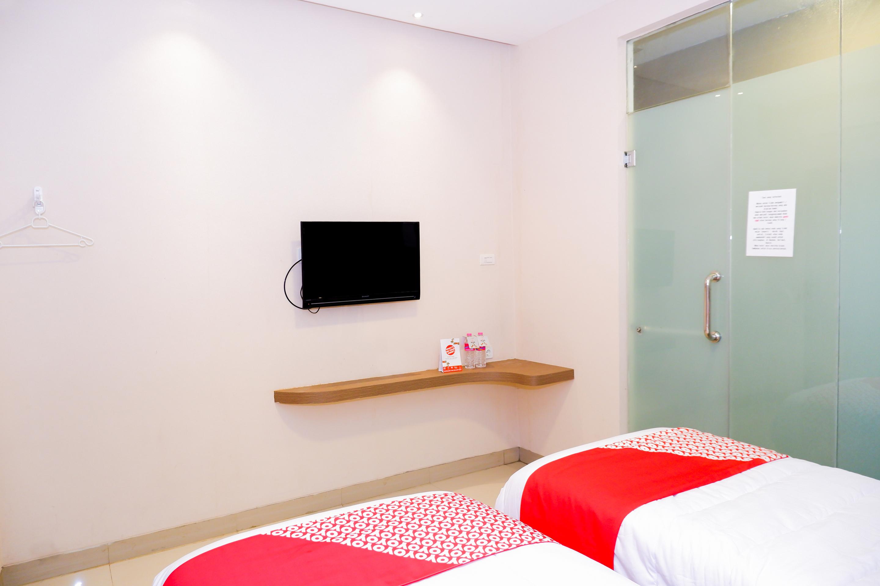 Hotel Oyo 379 Grand Mundu Semarang Esterno foto