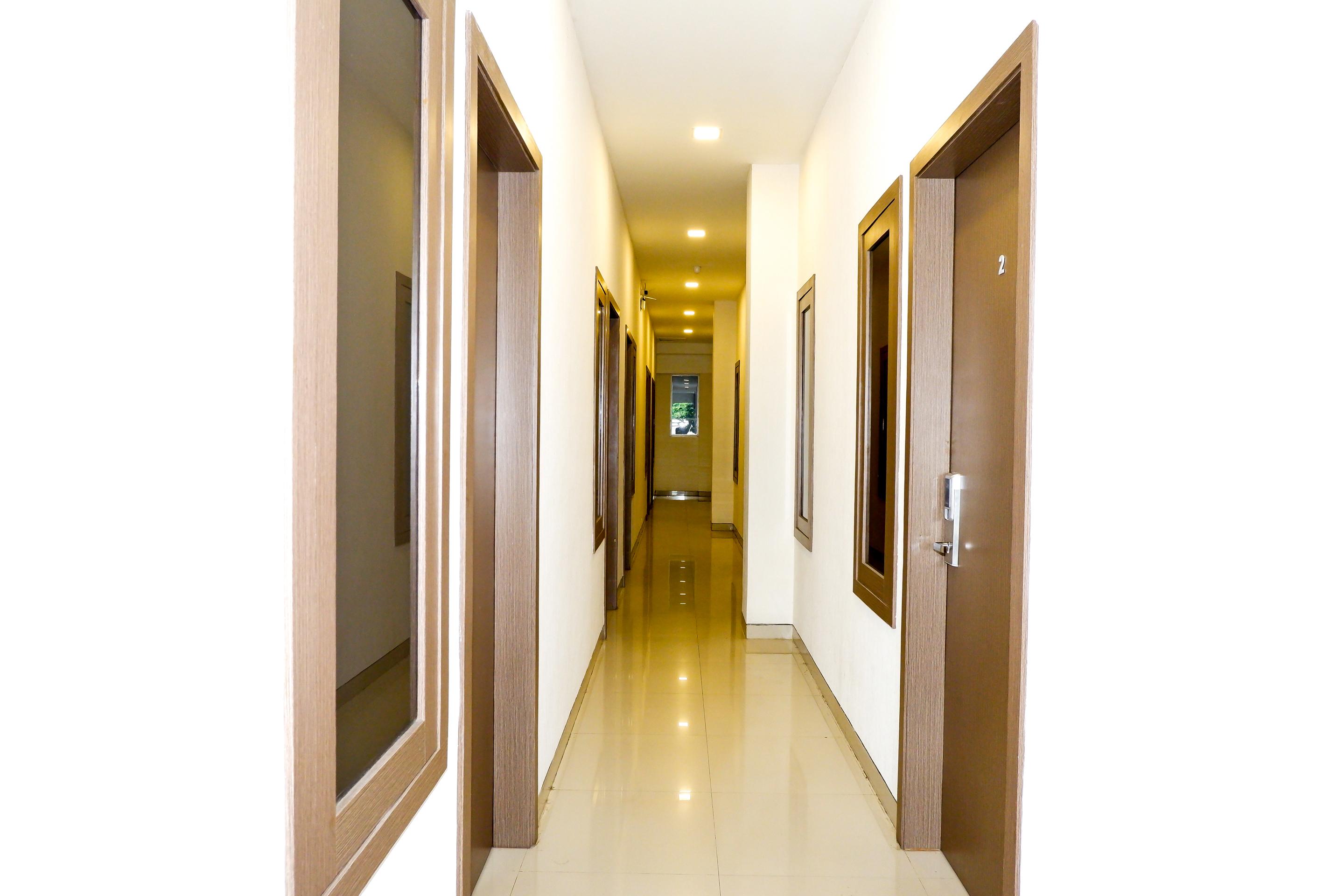 Hotel Oyo 379 Grand Mundu Semarang Esterno foto