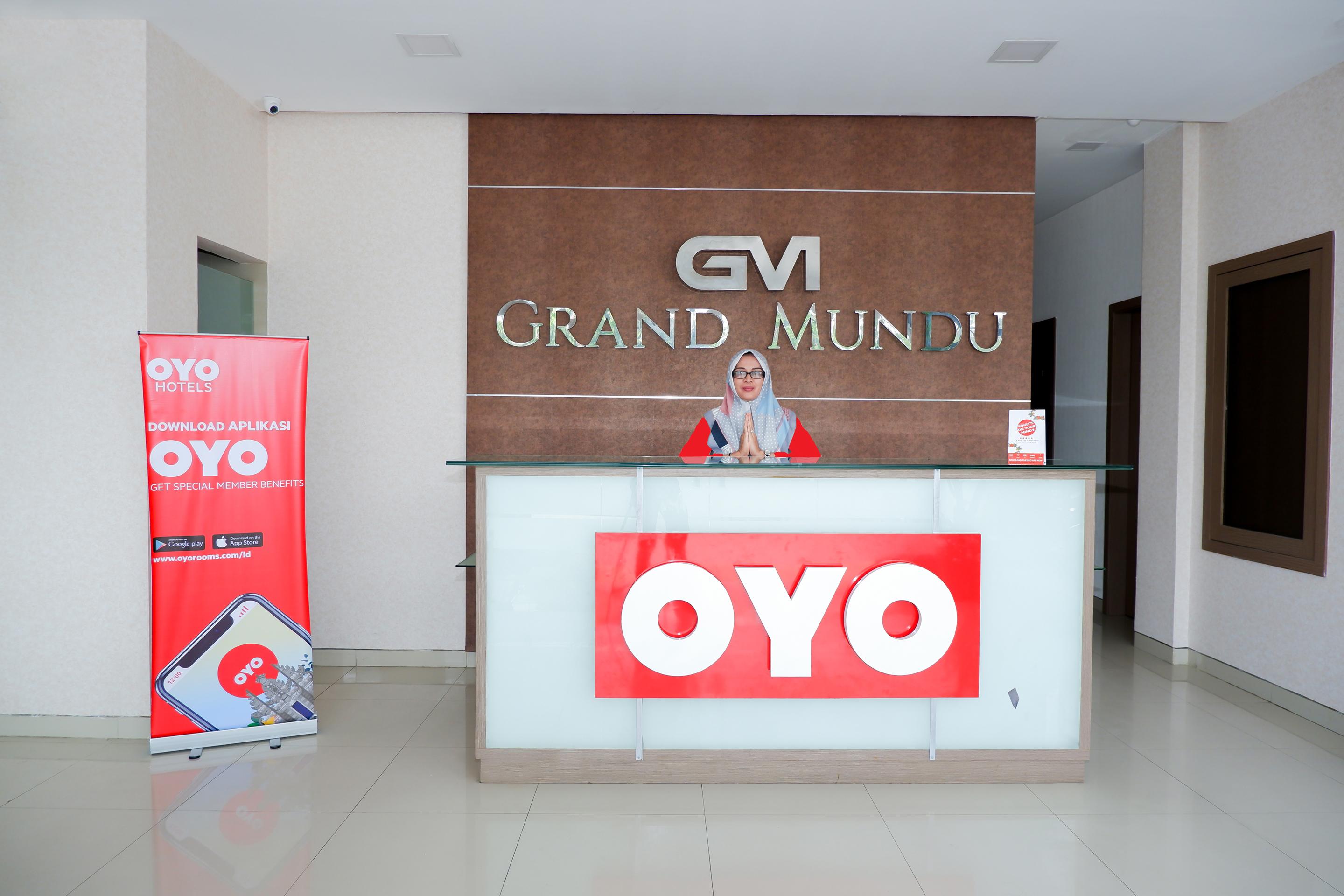 Hotel Oyo 379 Grand Mundu Semarang Esterno foto