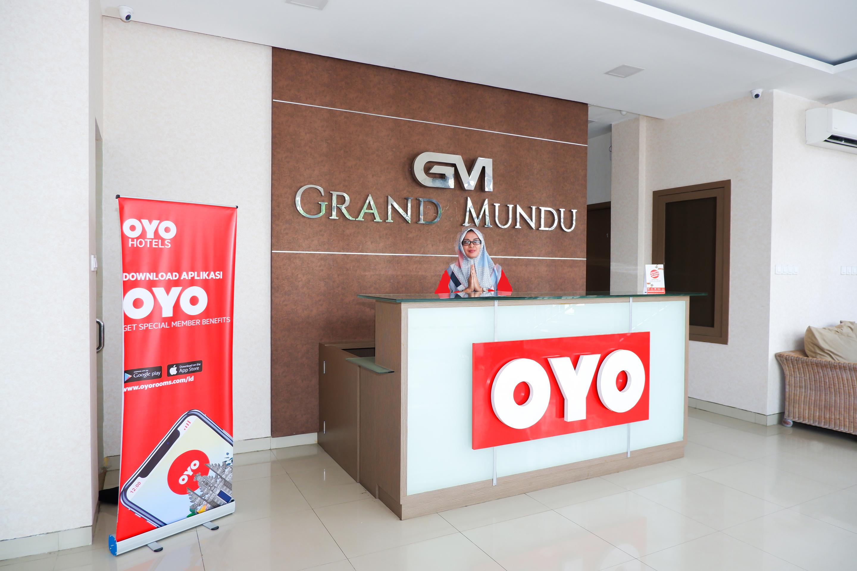 Hotel Oyo 379 Grand Mundu Semarang Esterno foto